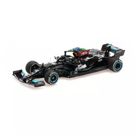 Minichamps : Mercedes AMG F1 W12 E Performance 44 F1 Winner Grand Prix du Brésil 2021 Lewis Hamilton with Flag