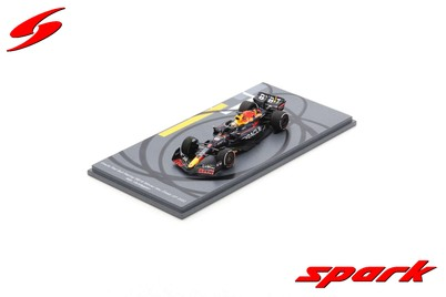 Spark : Oracle Red Bull Racing RB18 │ No.1 Oracle Red Bull Racing Winner Abu Dhabi 2022 Max Verstappen (bigger base with tyre marks)