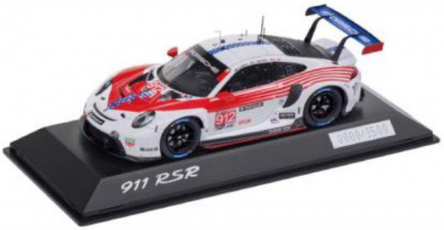 PORSCHE 911 RSR 