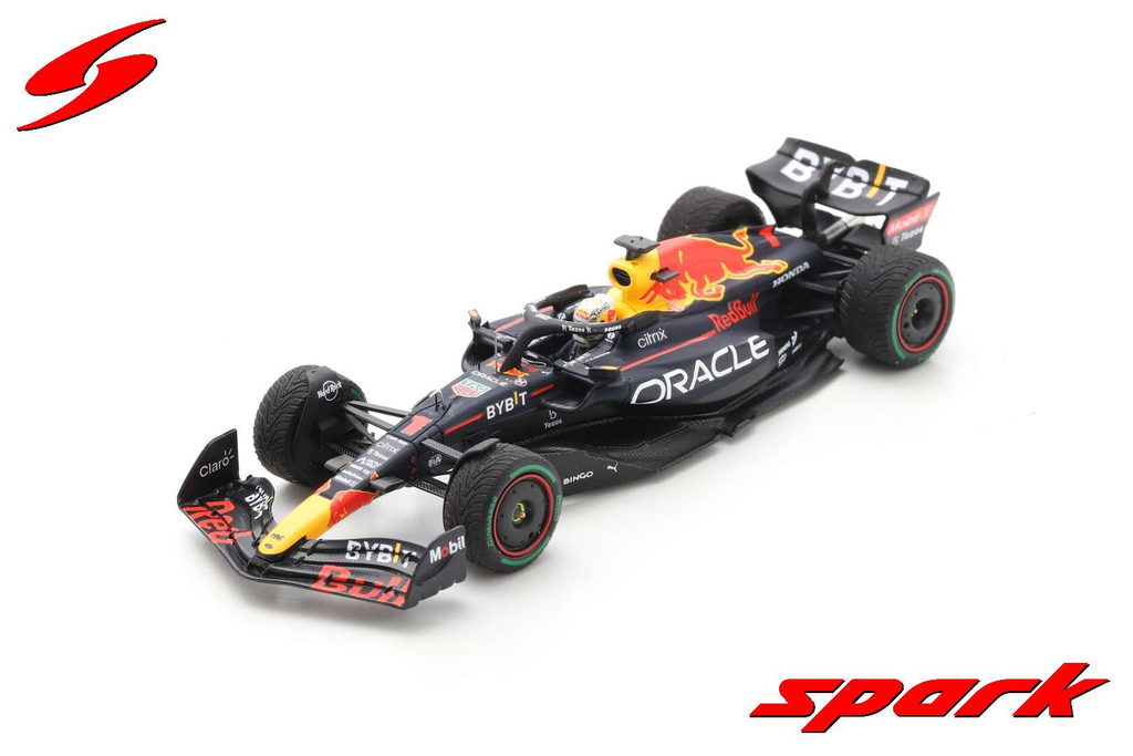 Spark : Oracle Red Bull Racing RB18 │ No.1 Oracle Red Bull Racing winner japanese gp 2022 │ 2022 Formula One Drivers Champion Max Verstappen with No.1 and world champion board