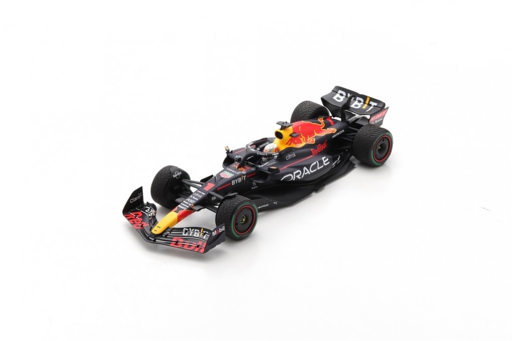 Spark model : Redbull RB18 Oracle n°1 Winner GP Japon 2002  Max Verstappen