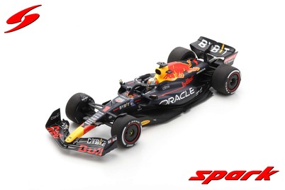 Spark : Oracle Red Bull Racing RB18 │ No.1 Oracle Red Bull Racing Winner Abu Dhabi 2022 Max Verstappen (With Tyre marks) With Acrylic Cover