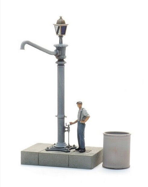 Artitec : Pompe a eau PLM M-12 avec figurine