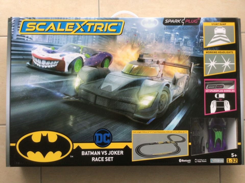 Scalextric BATMAN VS JOKER RACE SET