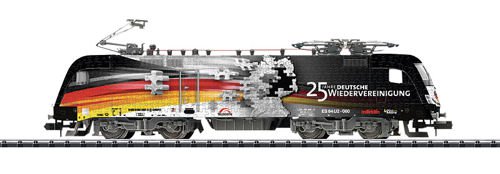 Minitrix : LOCOMOTIVE ELECTRIQUE BR182 MRCE