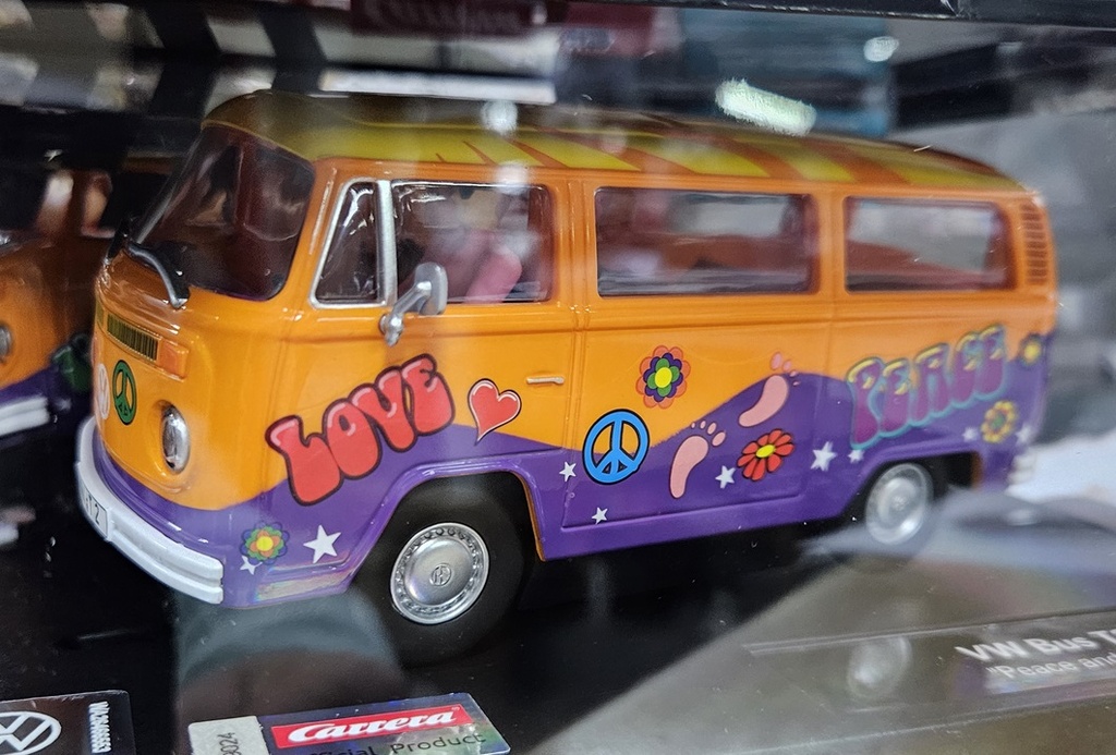 Carrera : Volkswagen T2b Bus Peace and Love Digital 132