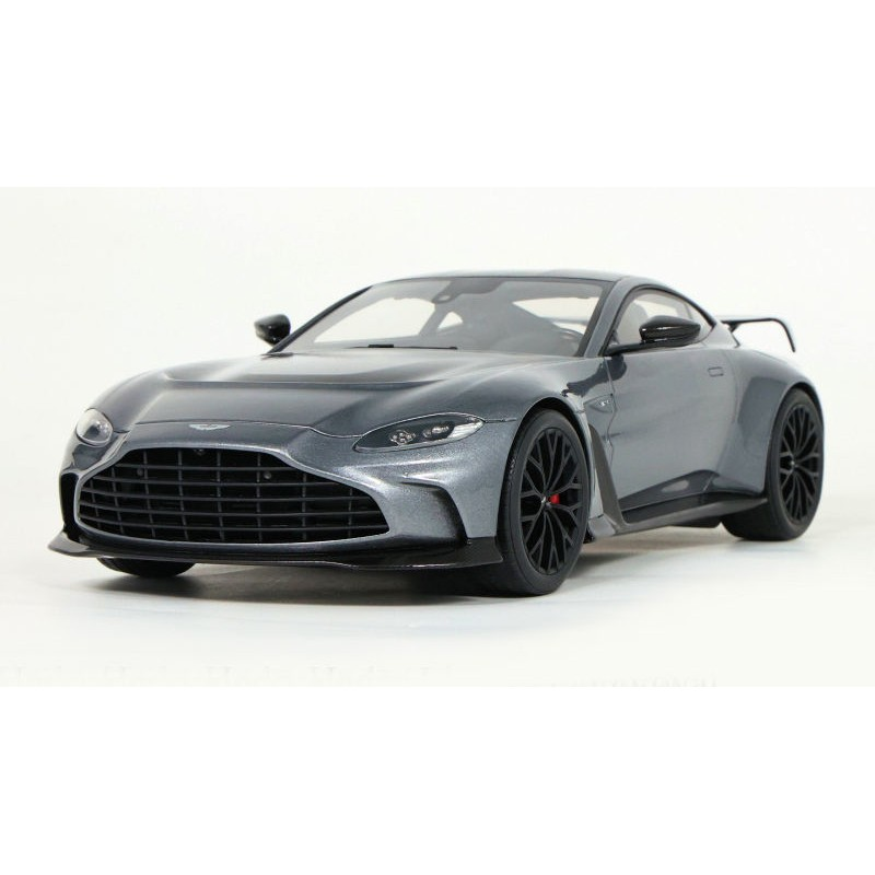 GTSpirit : Aston Martin DB12 - V12 Vantage