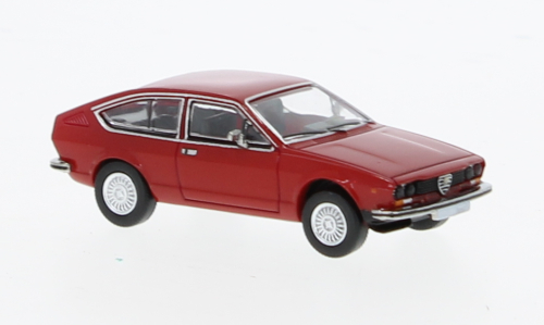 Ixo Models : Alfa Romeo Alfetta GT │ Rouge - 1974