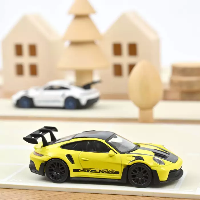 Norev : Porsche 911 GT3 RS 2022 Jaune et Noir Jet-car