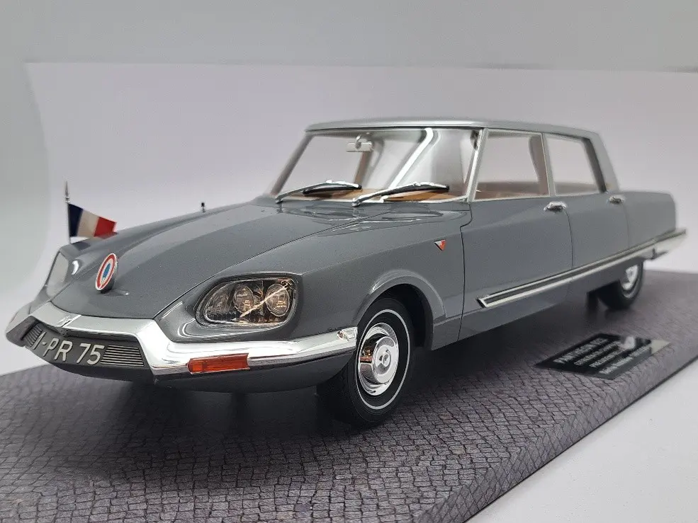 Pantheon : Citroën DS Chapron 1968 "Présidentielle"