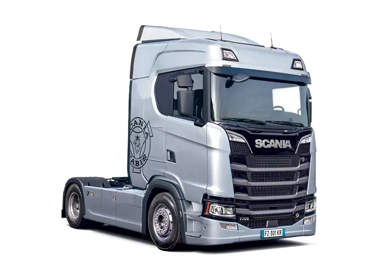 Italeri : Scania 770S 4x2 Normal Roof Grey Cab