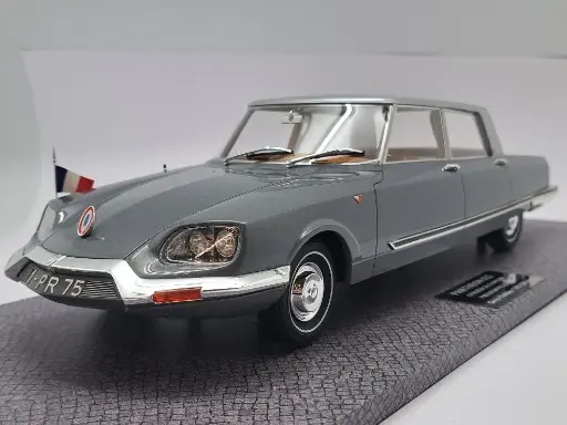 [PAN 022] Pantheon : Citroën DS Chapron 1968 "Présidentielle"